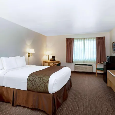 Inn At Lander, Travelodge By Wyndham Exterior photo