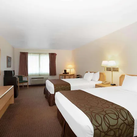 Inn At Lander, Travelodge By Wyndham Exterior photo