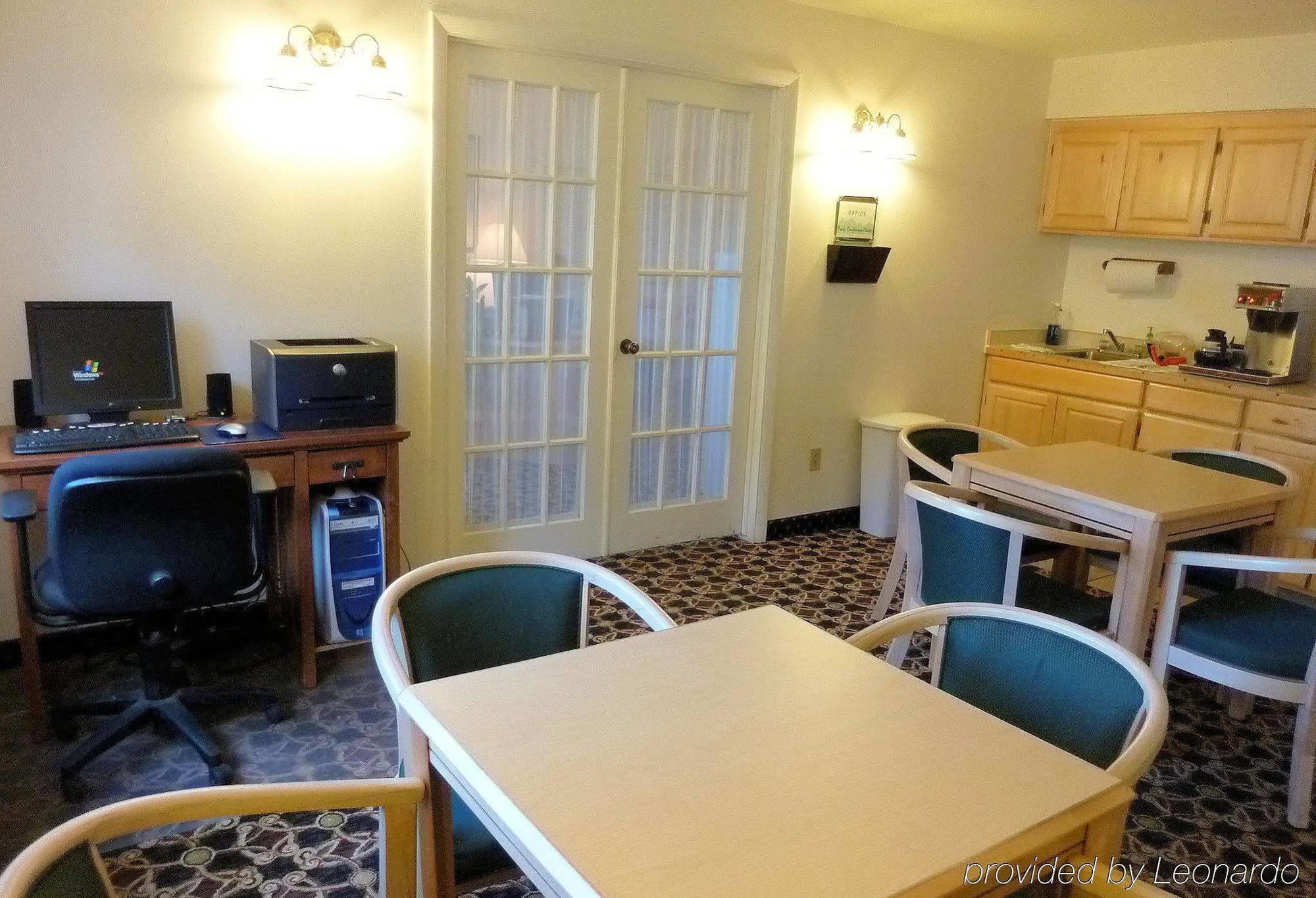 At Lander, Travelodge By Wyndham 2*