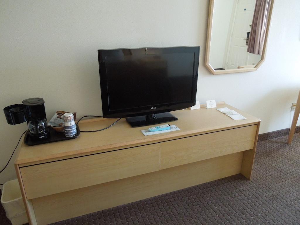 At Lander, Travelodge By Wyndham Hotel